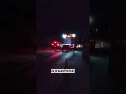 Entre Taiobeiras  a Rio Pardo de Minas na localidade chamada Salto muito óleo na pista.