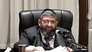 יש אלפי מלאכים בעולם שהתפקיד שלהם הוא רק - הרב אייל עמרמי (הרב אייל עמרמי) - התמונה מוצגת ישירות מתוך אתר האינטרנט יוטיוב. זכויות היוצרים בתמונה שייכות ליוצרה. קישור קרדיט למקור התוכן נמצא בתוך דף הסרטון