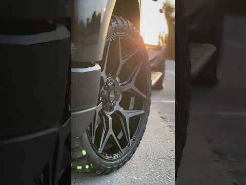 Bolt on fit! New 4P06 // 24x10 on 33x12.5x24’s with stock suspension!