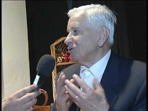 DUE ORE DI APPLAUSI AL PACIFICO PER GLI ATTORI   DIVERSAMENTE GIOVANI