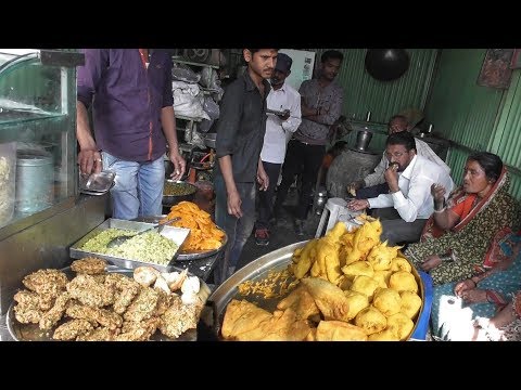 It's a Breakfast Time in Maharashtra - (Poha/Samosa/Moong vada) - Street Food India