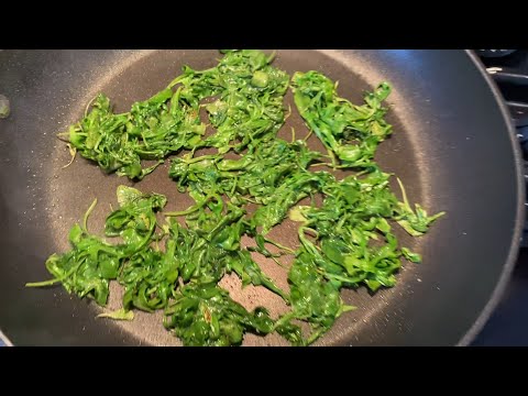 Can you cook arugula? Yes yes yes! This easy sauteed arugula recipe is a perfect for a healthy diet!