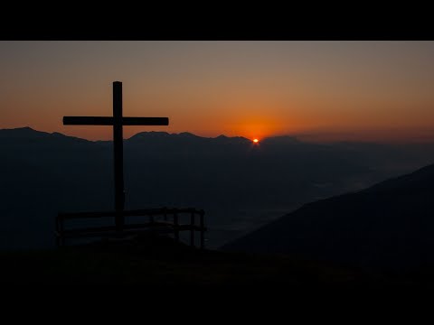 Surorile Clipa - O cruce, un Calvar