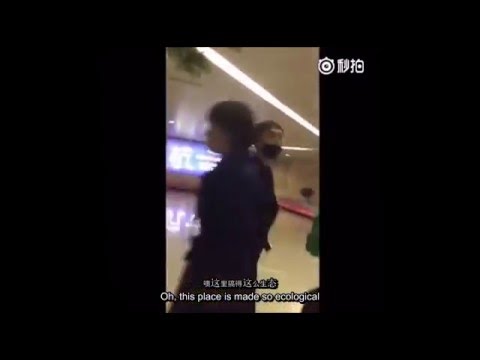 160209 Yixing at Hangzhou airport taking a picture fancam by 似水如鱼_L (ENG SUB)