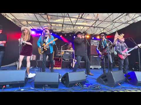 Freud Marx Engels & Jung Revisited, En koskaan mene sänkyyn ruman naisen kanssa @Sorilafest 14.6.25