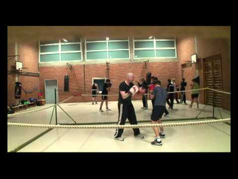 Boxen TuS Syke Pratzen mit Coach Marius.vob