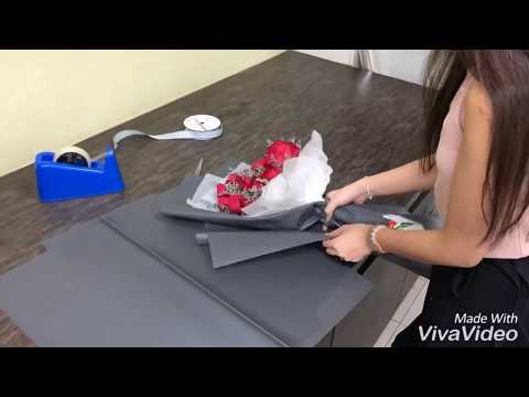 , title : 'How to Wrap a Rose Hand Bouquet || Flower Wrapping Ideas || 玫瑰花束包装 || 花藝教學'