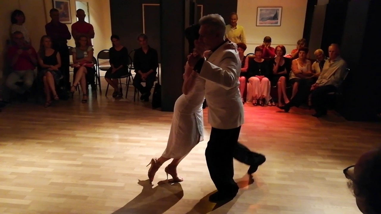 Video thumbnail for Paula Franciotti y Orlando Scarpelli - Tango Demo en Francia