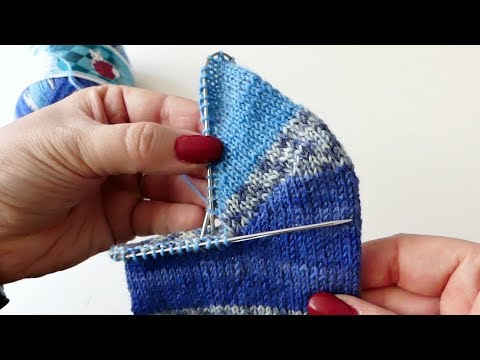 The round boomerang heel for toe up and top down socks