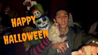 SHE HAD A PANIC ATTACK AT THE HAUNTED HOUSE