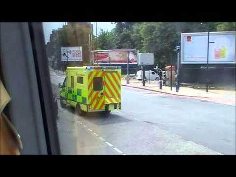 LAS Ambulance met spoed naar een melding