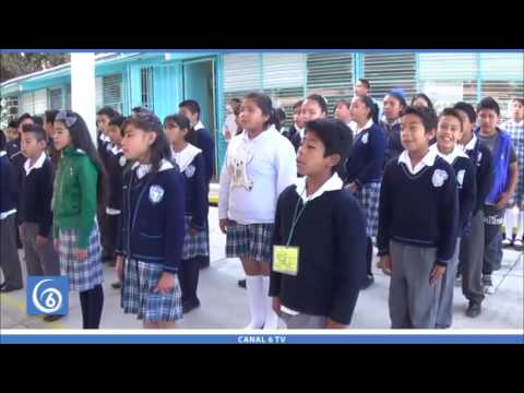 Inauguran aula multifuncional y módulo escalera en la primaria 20 de noviembre en Coatepec