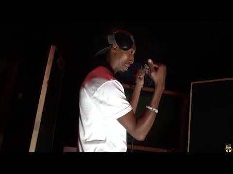 Moneymel - Headphones (In Studio Performance)