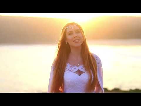 Can't Help Falling in Love - Ella Roberts