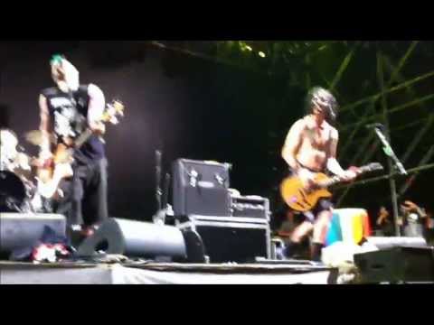 NOFX - Fuck The Kids + Linoleum (live @ Sherwood Festival, Padova - June 16, 2013)