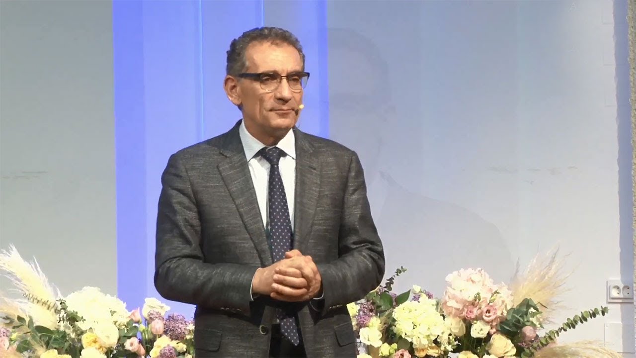 Valentin D?n?ia?? - Satul mincino?ilor