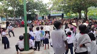 7 Phuoc Tien B School celebrates Mid-Autumn Festival with Binh Duong Province Social Work Delegat...