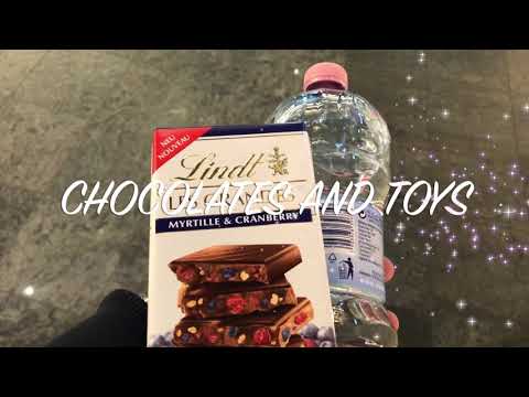 LINDT LES GRANDES MYRTILLE AND CRANBERRY NOIR CHOCOLATE