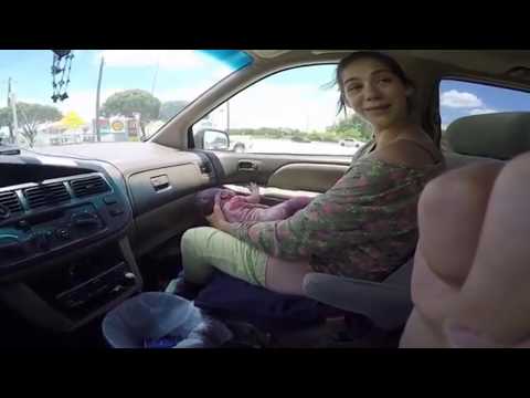 Kobieta rodzi dziecko w samochodzie w drodze do szpitala