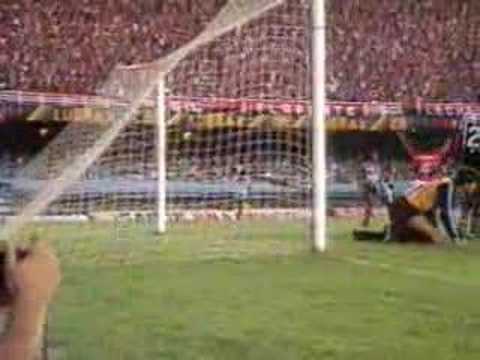 Em 1985, Flamengo 6x1 Botafogo em mais uma Goleada no Maraca