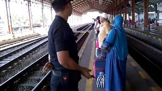 Kedatangan KA Krakatau di Stasiun Purwosari