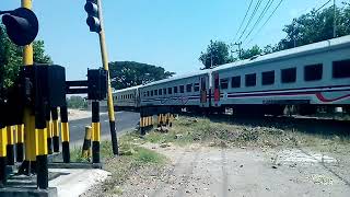 preview picture of video 'Kereta Api II, Saradan, Madiun.'