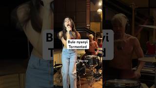 Download lagu Tormented killing me inside dinyanyiin bule cantik mp3