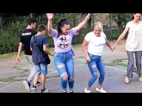 Kolo vodi najljepša  djevojka 2022.