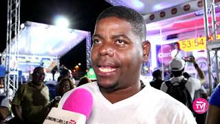 La gente baila al ver a Carlos Silver cantando por el récords Guinness