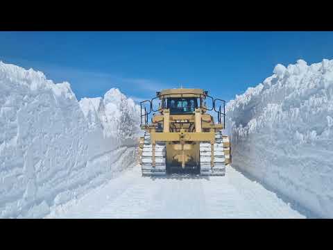 CAT D7R's Dozing in Antarctica