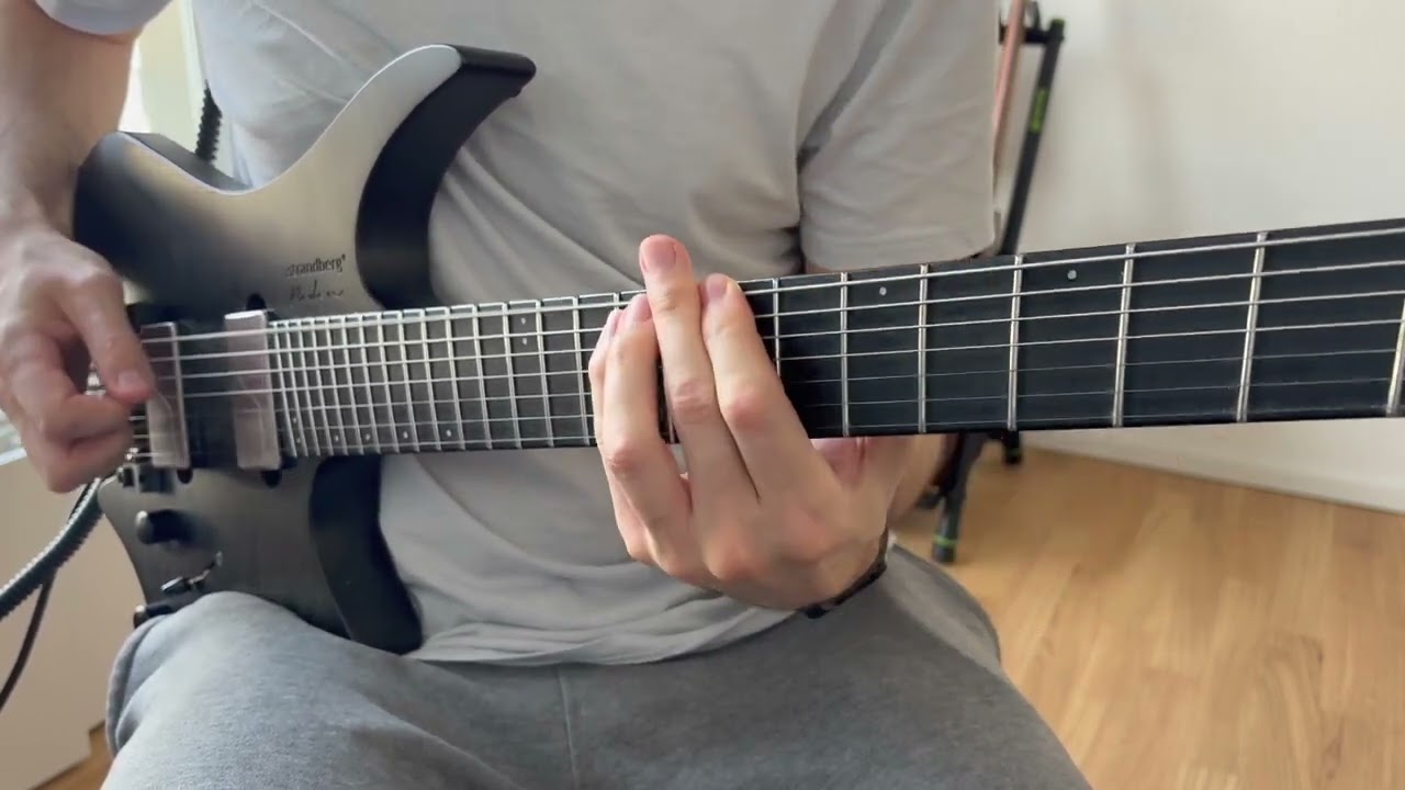 Roberto Barlocci playing the Pareidolia riff by Haken on electric guitar