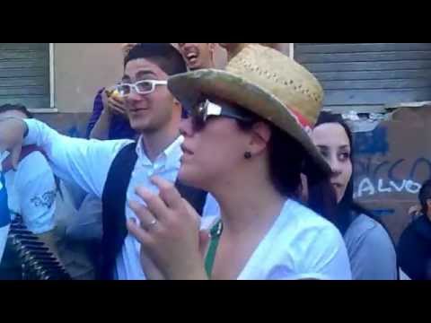Candeggiare una faccia da pigmentary nota il perossido Pigmentazione di pelle di un dorso di una fotografia
