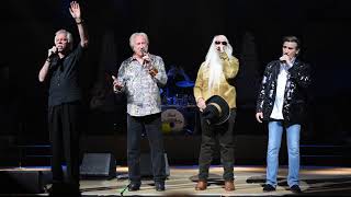 The Oak Ridge Boys perform Amazing Grace with the audience at final Star Plaza show