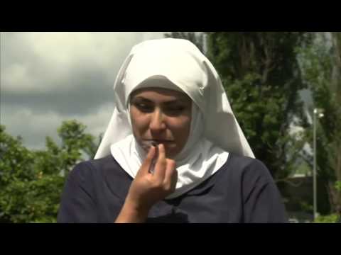 Lieber high statt heilig: Diese "Nonnen" verticken Gras - im ganz großen Stil