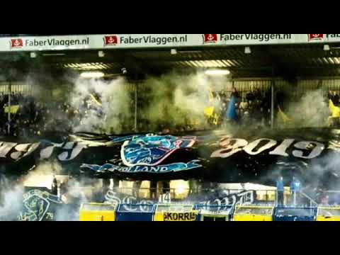 Cambuur supporters steken vuurwerk af tegen Top Oss!!