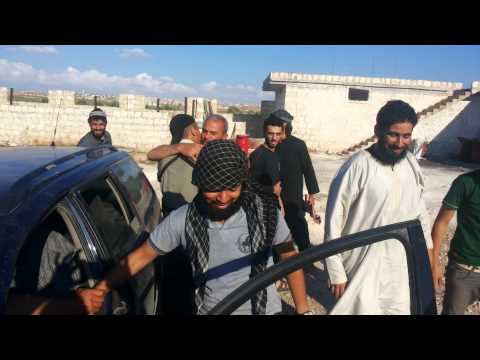 رصد فرحة مقاتلي لواء المجد بعد السيطرة على حاجز الجلمة في ريف حماة