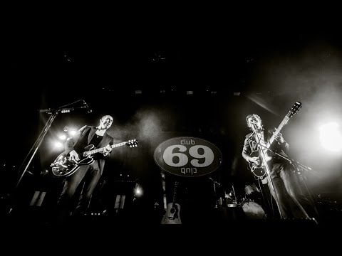 The Last Shadow Puppets performs 'Aviation' | Club 69 (720i)