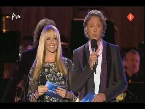 Musical Sing Along 2009 - Opening - Chantal Janzen & Frits Sissing