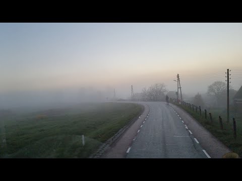 Small road through Gouderak in the fog - หมู่บ้านในทะเลหมอกกับถนนสายเล็ก