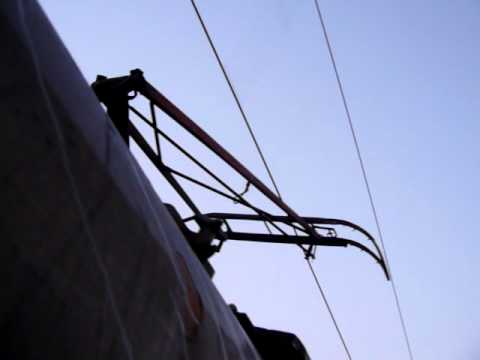 Electric locomotive BDZ 45 166 (Skoda 68E) - Work of the pantograph.