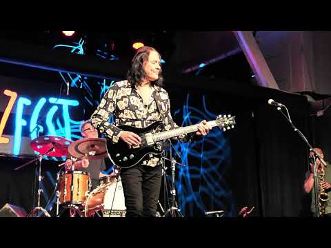 Robben Ford - White Rock Beer...8 Cents (live)