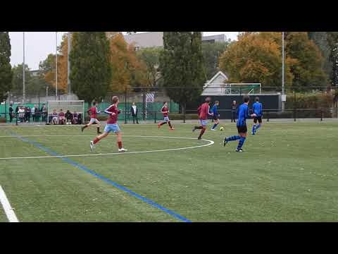 Oef! Bijna nog een Zwaluwen goal.