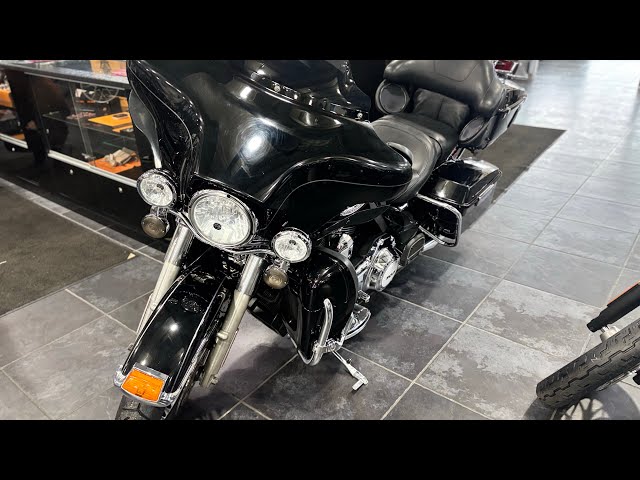 2013 Harley-Davidson Electra Glide Ultra Limited in Street, Cruisers & Choppers in Sudbury