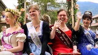 preview picture of video 'Festumzug im Rahmen des Königlichen Festivals in Natz 2012'