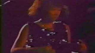 Shonen Knife - Antonio baka guy (Live)