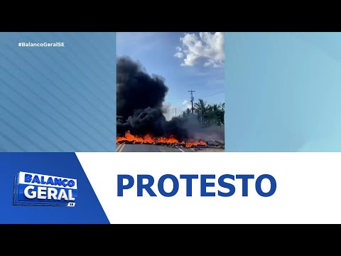 Moradores do Povoado Lagoa Redonda protestam contra a falta d'água na região