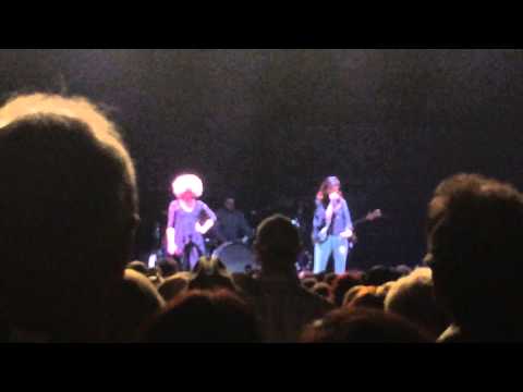 Little Big Town - Chatter (Kentucky makes nice things) | Louisville, KY (3/13/15)
