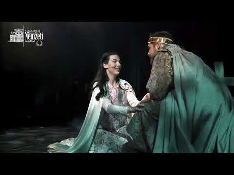 AZ ÉG TARTJA A FÖLDET | Díszbemutató