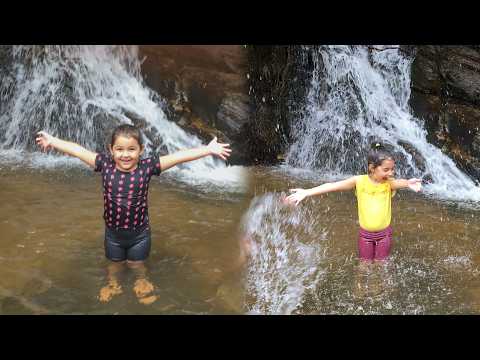 MFACLP 045 - Maria Fernanda e Ana Crystina - Brincando na Cachoeira de Pirenopolis em Goiás