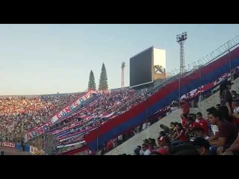 "Pongan Huevos, Que Ganamos" Barra: La Ultra Fiel &bull; Club: Club Deportivo Olimpia